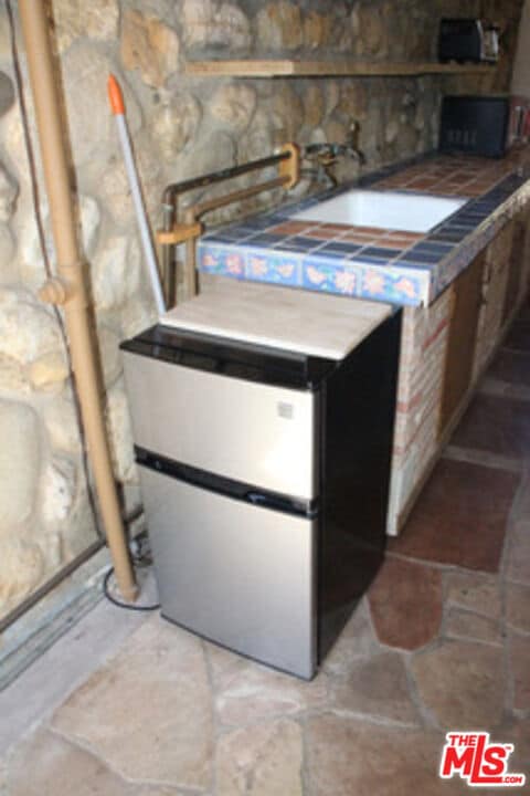 Building Photo - 2033 Corral Canyon Rd