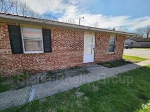 Building Photo - 2470 E Clayton Dr