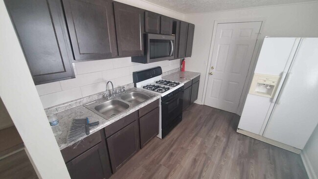 Foto del edificio - 749 Prather Dr