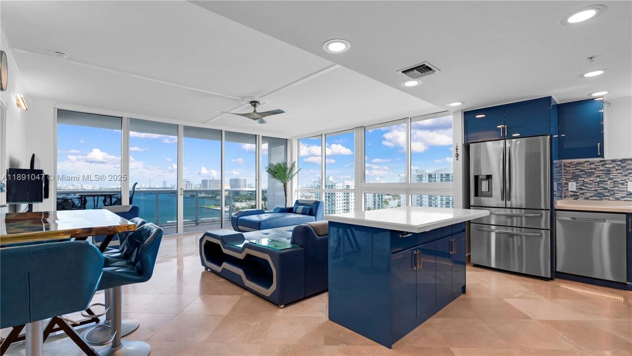 Foto principal - 7929 West Dr