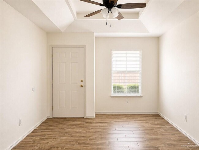 Building Photo - 12 Stonehaven Blvd
