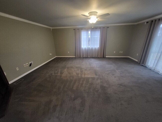 Foto del edificio - 1551 Rolling Hills Dr