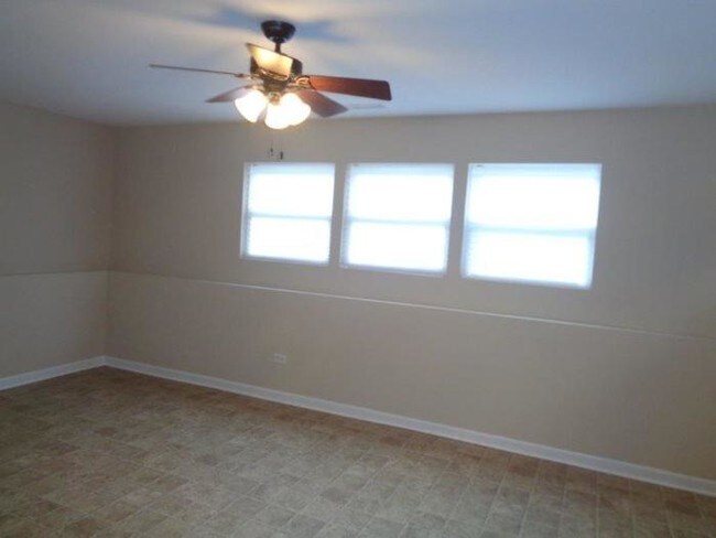 Building Photo - 909 Redwood Dr