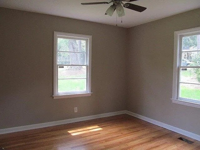 Foto del edificio - 548 Rogers Dr