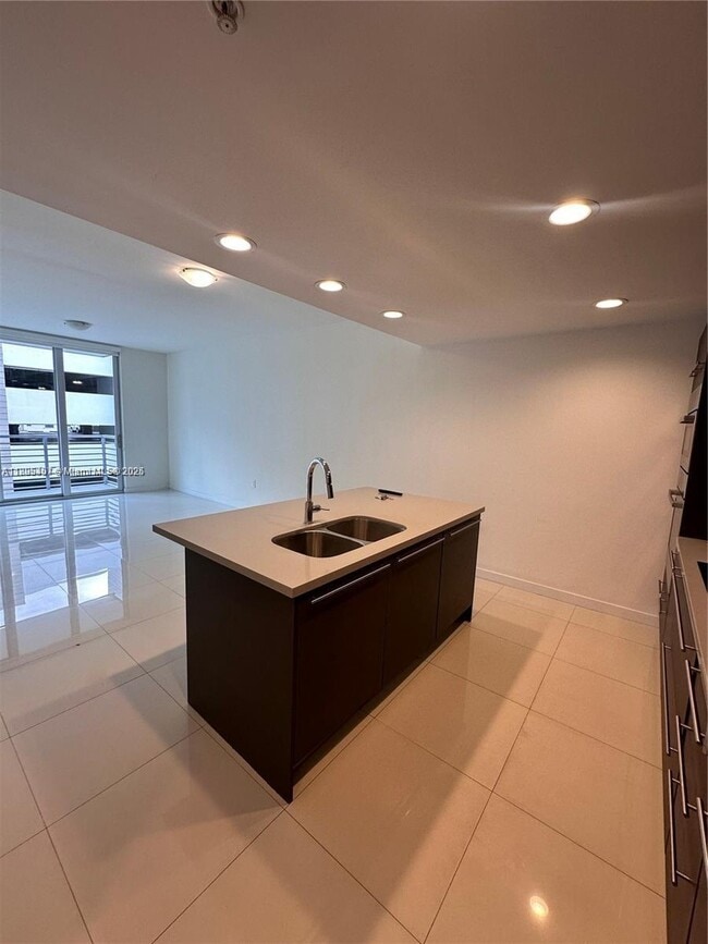 Foto del edificio - 7875 NW 107th Ave