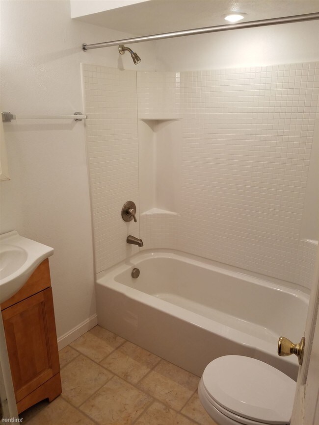 Foto del edificio - 3 br, 1 bath Apartment - 3322 Ward Street