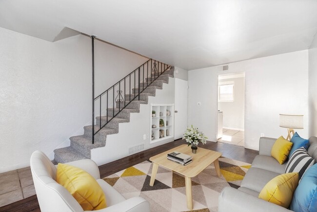 Building Photo - 1113 Akron St