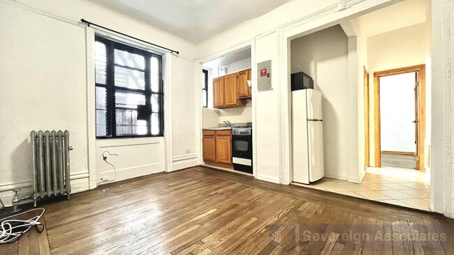 Building Photo - 45 Tiemann Pl