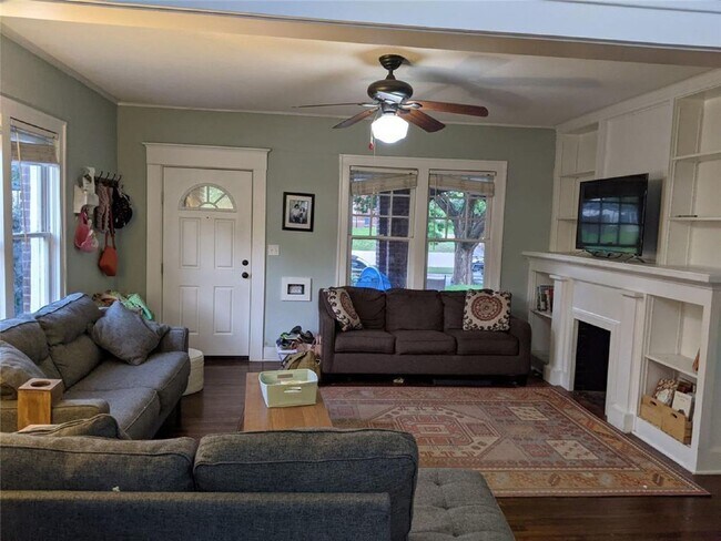 Foto del edificio - Daring 2 bedroom 1 bath in the heart of Ryan Place.