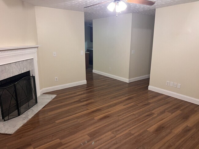 Building Photo - 5115 Twin Oaks Ln