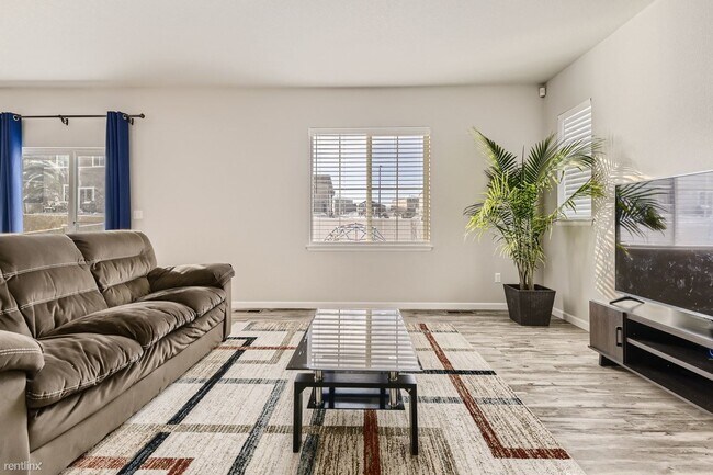 Building Photo - 3 br, 2.5 bath House - 12715 Red Rosa Circle