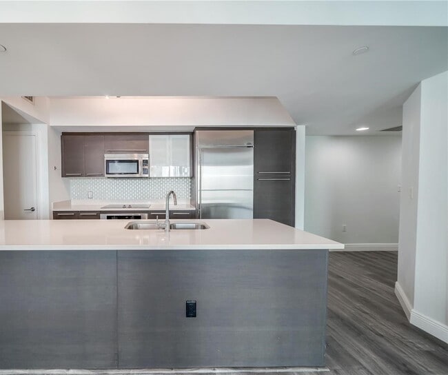 Building Photo - 500 Brickell Ave