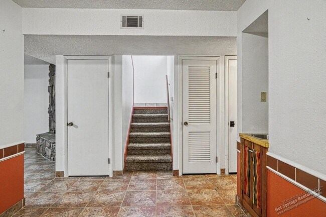 Foto del edificio - Two level Townhome in DeSoto Courts