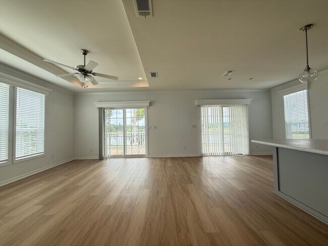 Foto del edificio - 7608 Lakeshore Dr