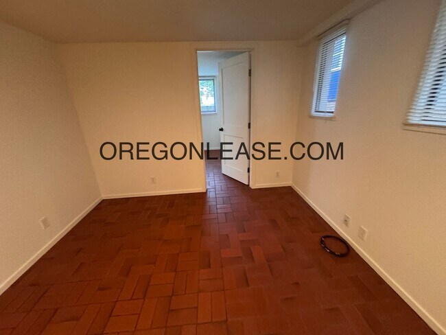Foto del edificio - 1 bedroom 1 bath downtown apartment - available now
