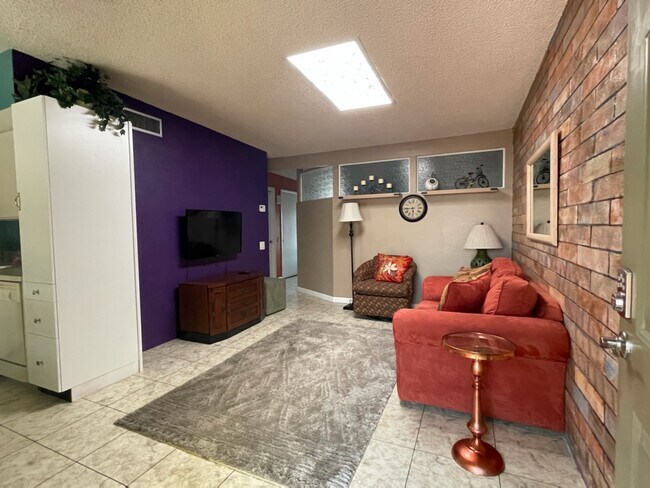 Building Photo - 1059 S Calle De Las Casitas