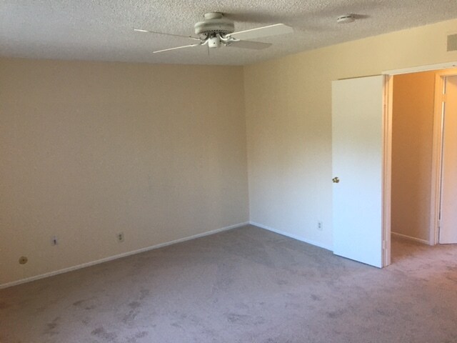 Large bedroom - 1733 De Marietta Ave