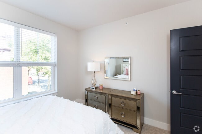 2BR, 2BA - 1,031-1,089 SF - Stevie - Xander on State