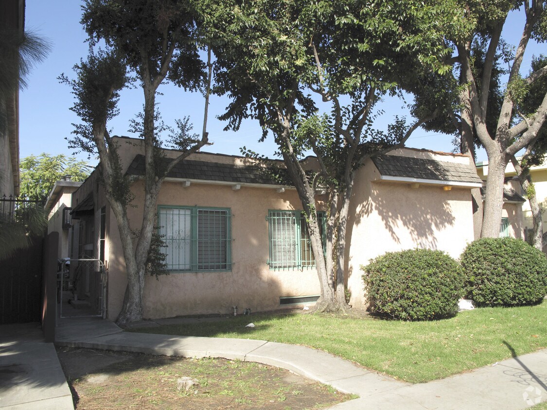 Foto del edificio - 3317-3319 Bagley Ave