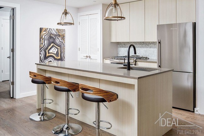 Foto del edificio - 127 Parkside Ave