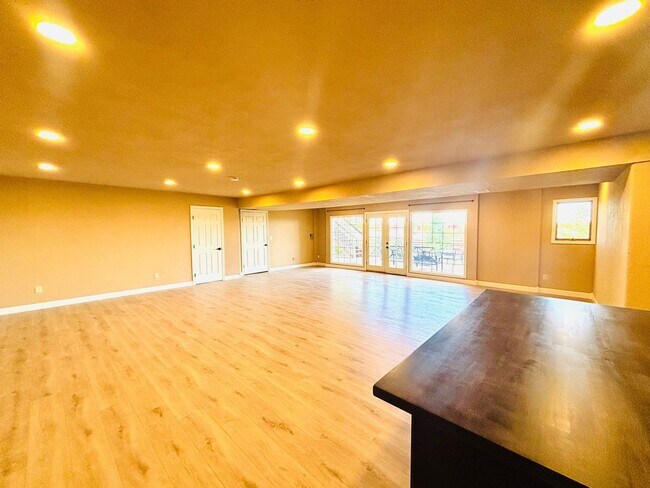 Building Photo - 7522 S Mt Zirkel