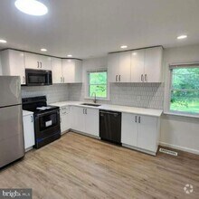Building Photo - 1760 N Wales Rd