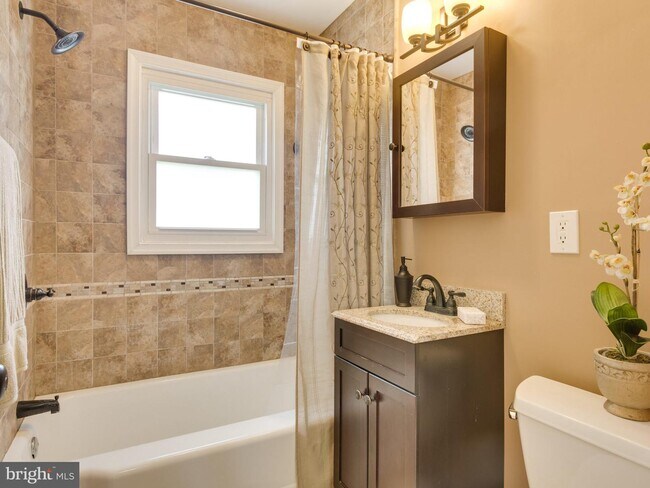 Foto del edificio - 6821 Radcliffe Dr