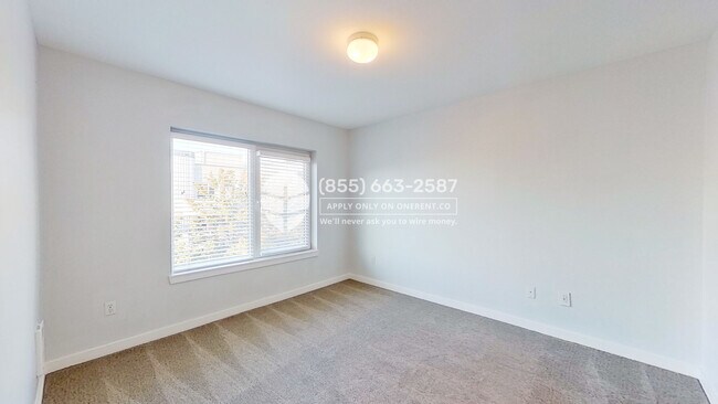 Foto del edificio - 2440 Western Ave
