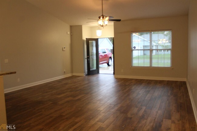 Foto del edificio - 240 Hideaway Lake Drive