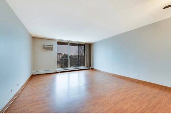 Foto del edificio - 2200 S Stewart Ave