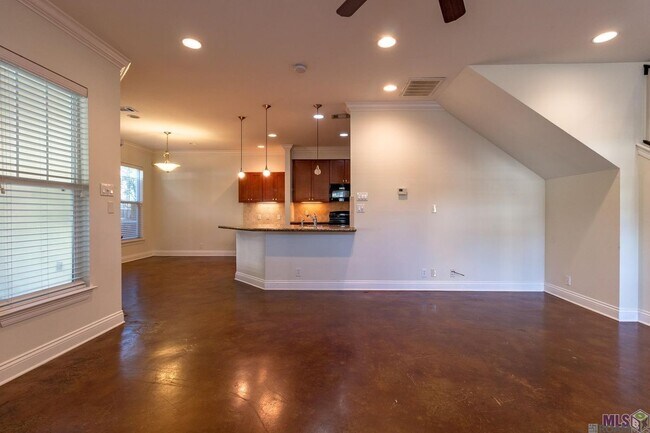 Building Photo - 8000 Stonelake Ave