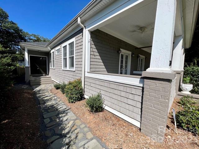 Building Photo - 2116 Crescent Ave