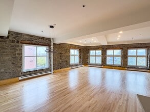 Building Photo - 36 Rue Saint-Paul E