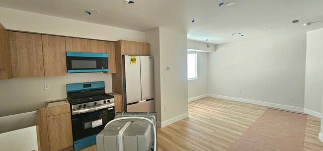 Building Photo - 44 Warner St