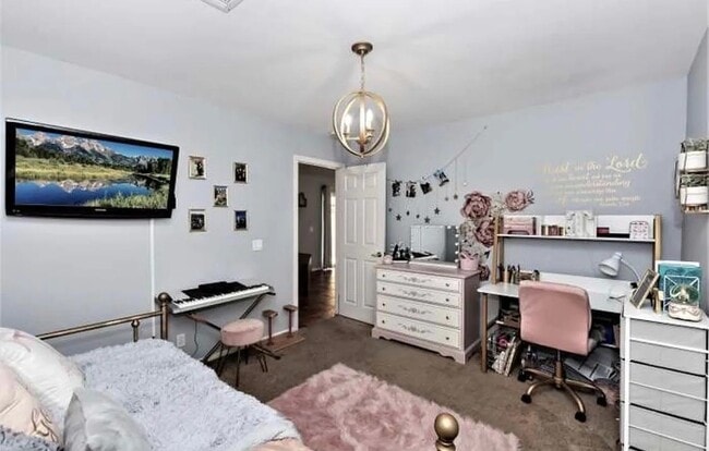 Building Photo - 9830 Valencia Dr