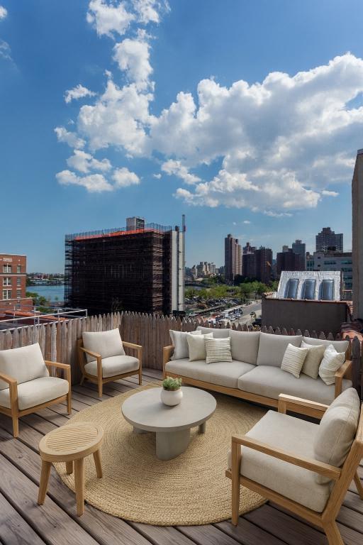 Building Photo - 3 Bedroom Penthouse Duplex with 2 Private ...