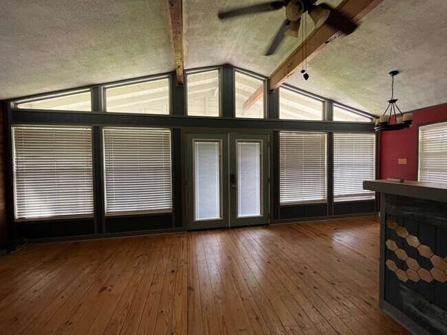 Foto del edificio - Country Living Rustic 2 bedroom, 2 bath ho...