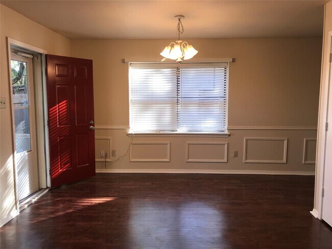 Building Photo - 5009 Woodland Park Blvd