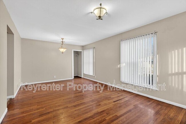 Foto del edificio - 10115 Saffron Dr