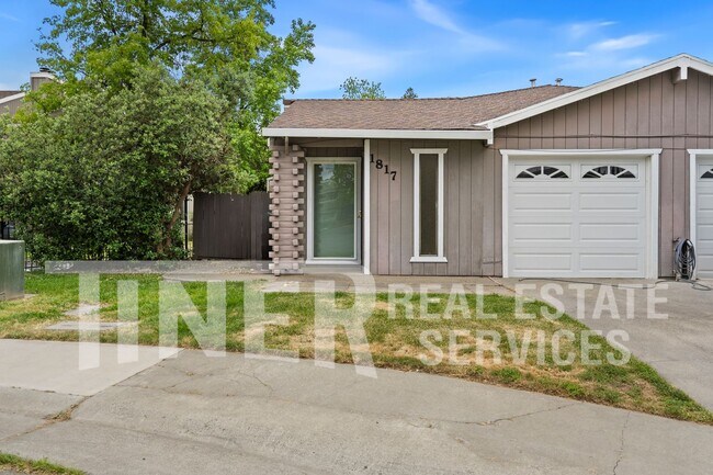 Building Photo - Budget-Friendly Duplex in Arden Arcade - T...