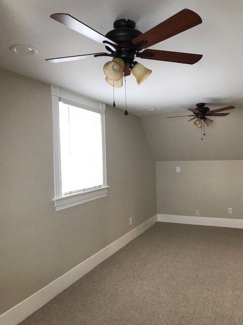 Enorme dormitorio principal - 1339 N Nevada Ave