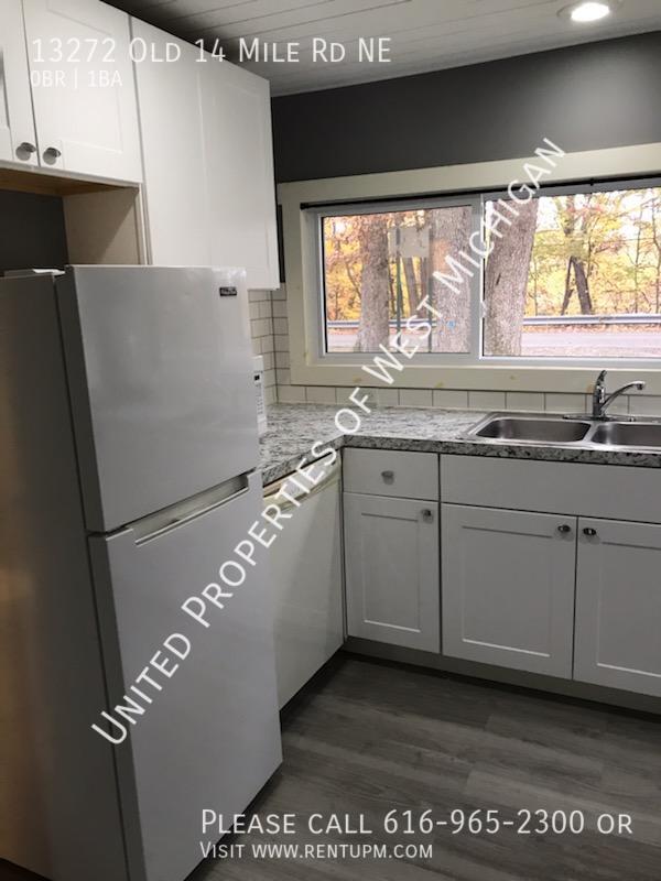 Building Photo - Fully remodeled studio apartment in a quie...