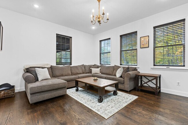 Building Photo - 17 Curtis Dr