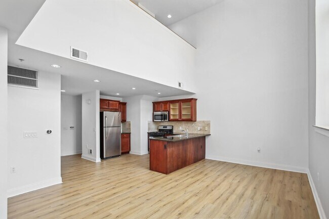 Building Photo - 769 Montgomery St