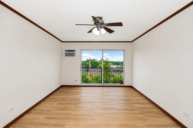 Foto del edificio - 6490 N Northwest Hwy