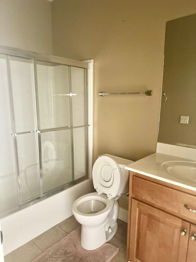 Building Photo - Gorgeous, 3 bedroom 2 bath home  minutes f...