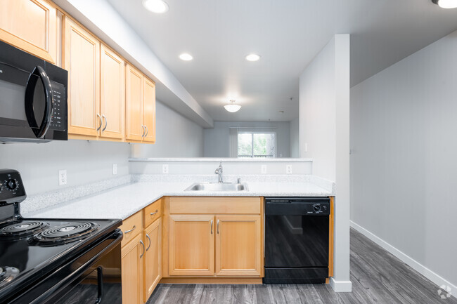 1BD, 1BA - 663SF - 6Wood Flats