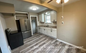 Building Photo - 5063 Thomas St