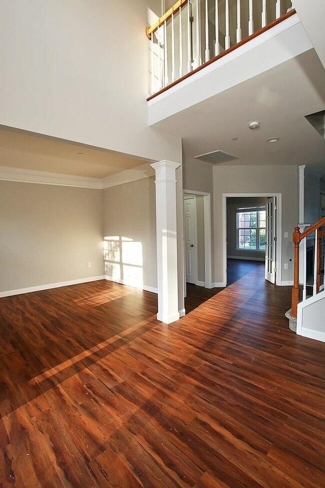 Building Photo - Family friendly home in highly sought afte...