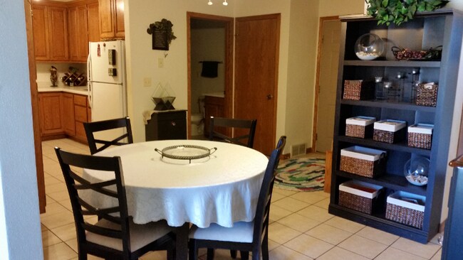 Building Photo - 1085 Rock Ledge Ln